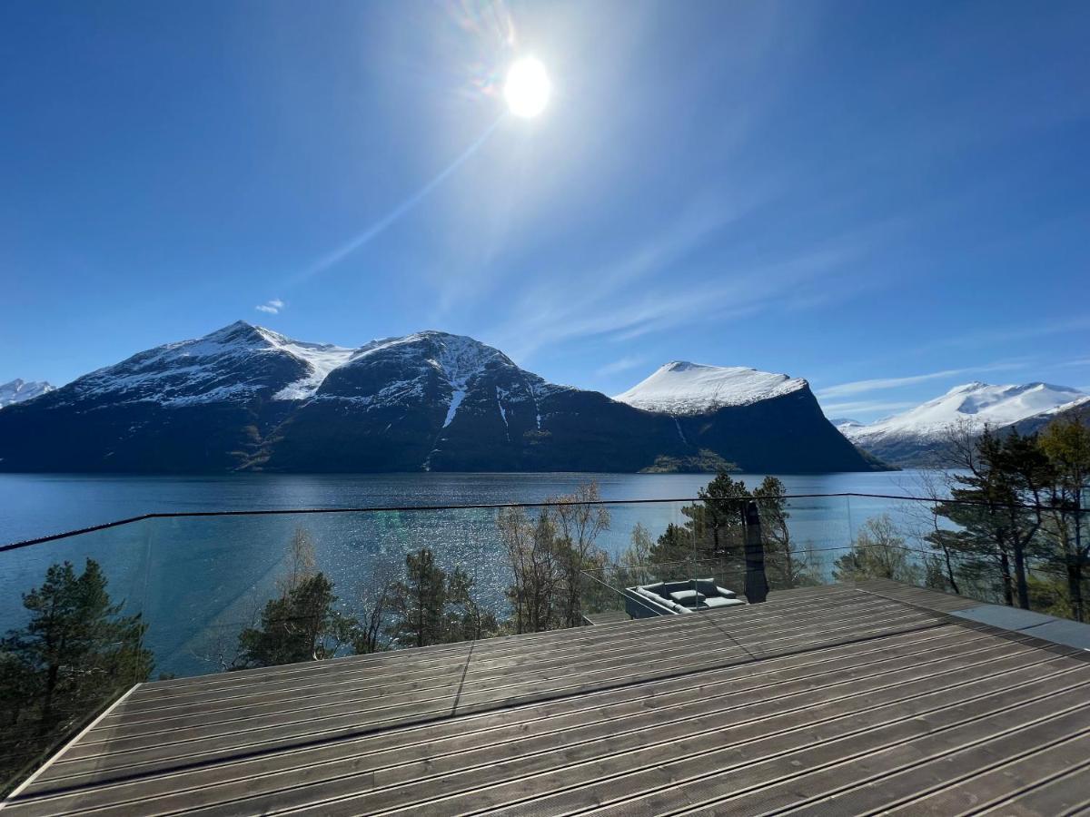 Villa Kristina / Andalsnes Torvik Buitenkant foto