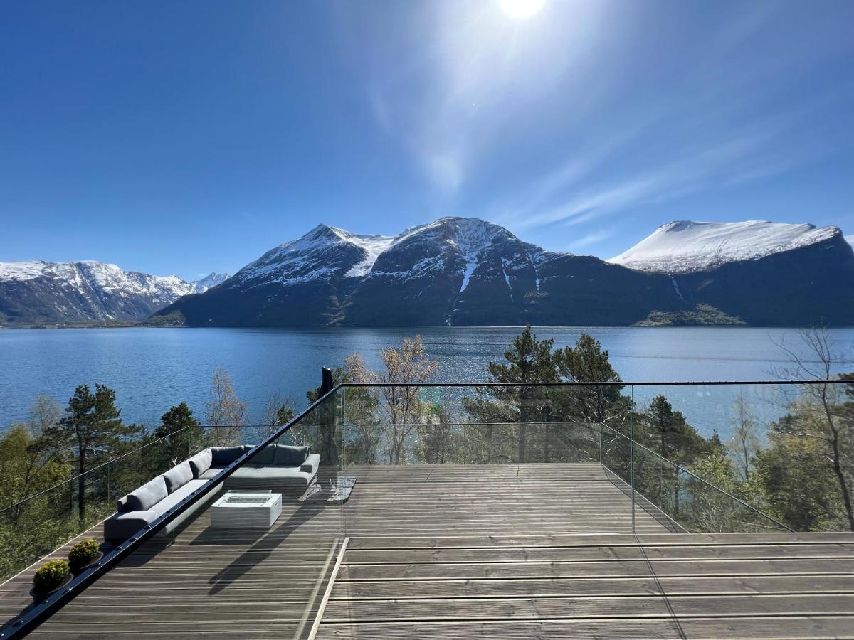 Villa Kristina / Andalsnes Torvik Buitenkant foto