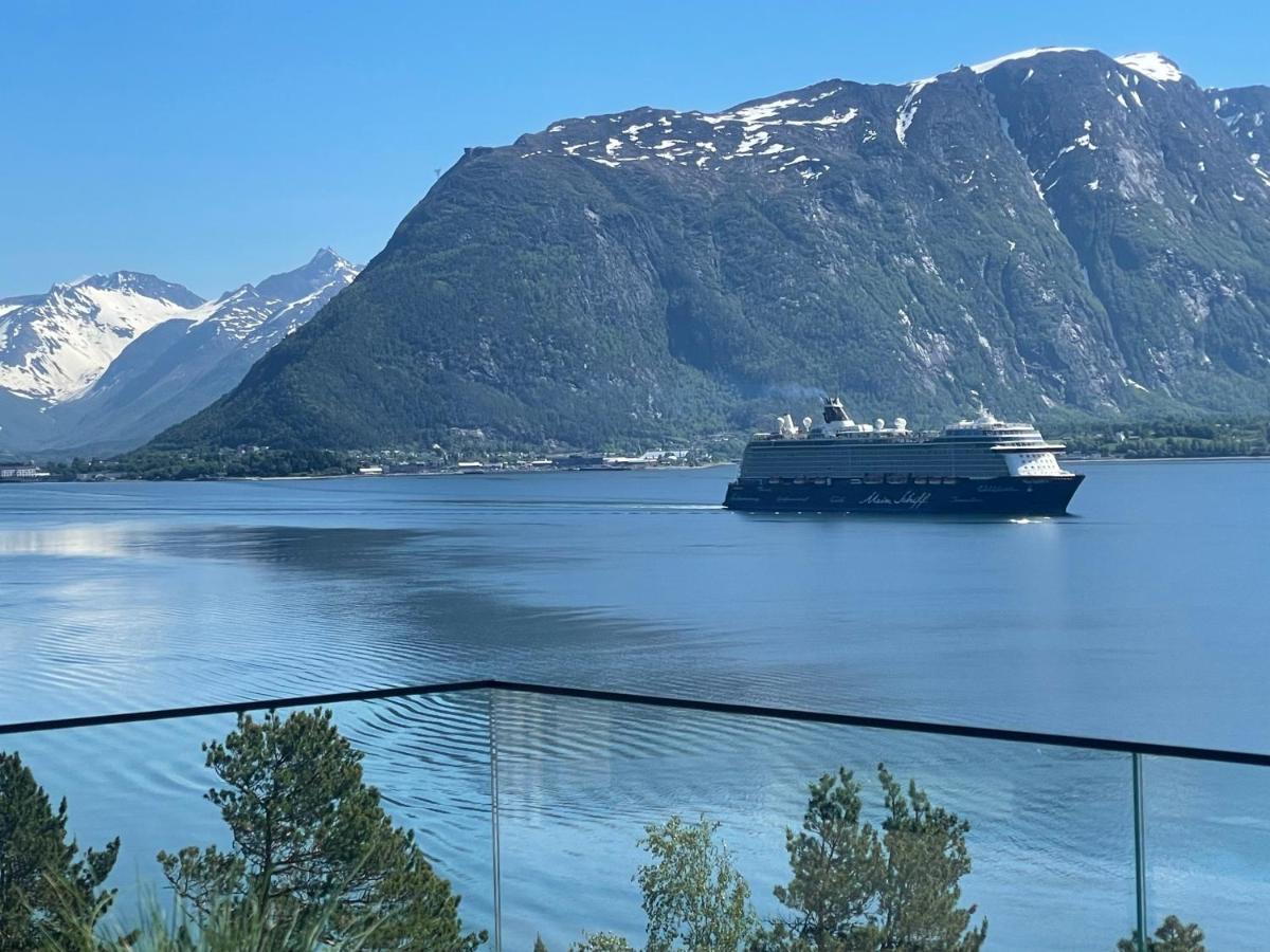 Villa Kristina / Andalsnes Torvik Buitenkant foto